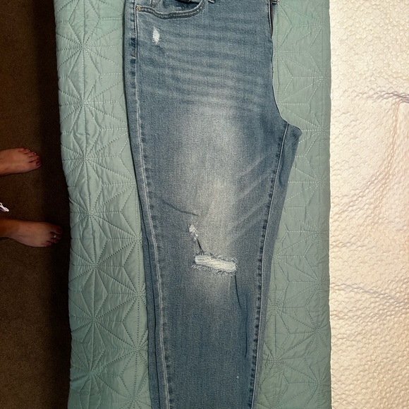 *Time & Tru mid rise boyfriend slim crop jean size 18 light wash - Picture 3 of 12